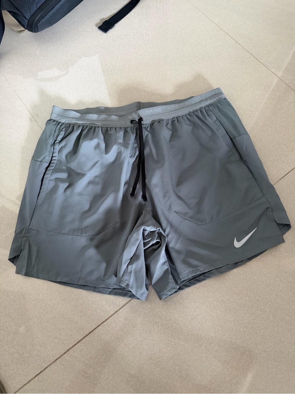 NWT Nike Stride 5” Men’s Running Shorts Gray Standard Fit